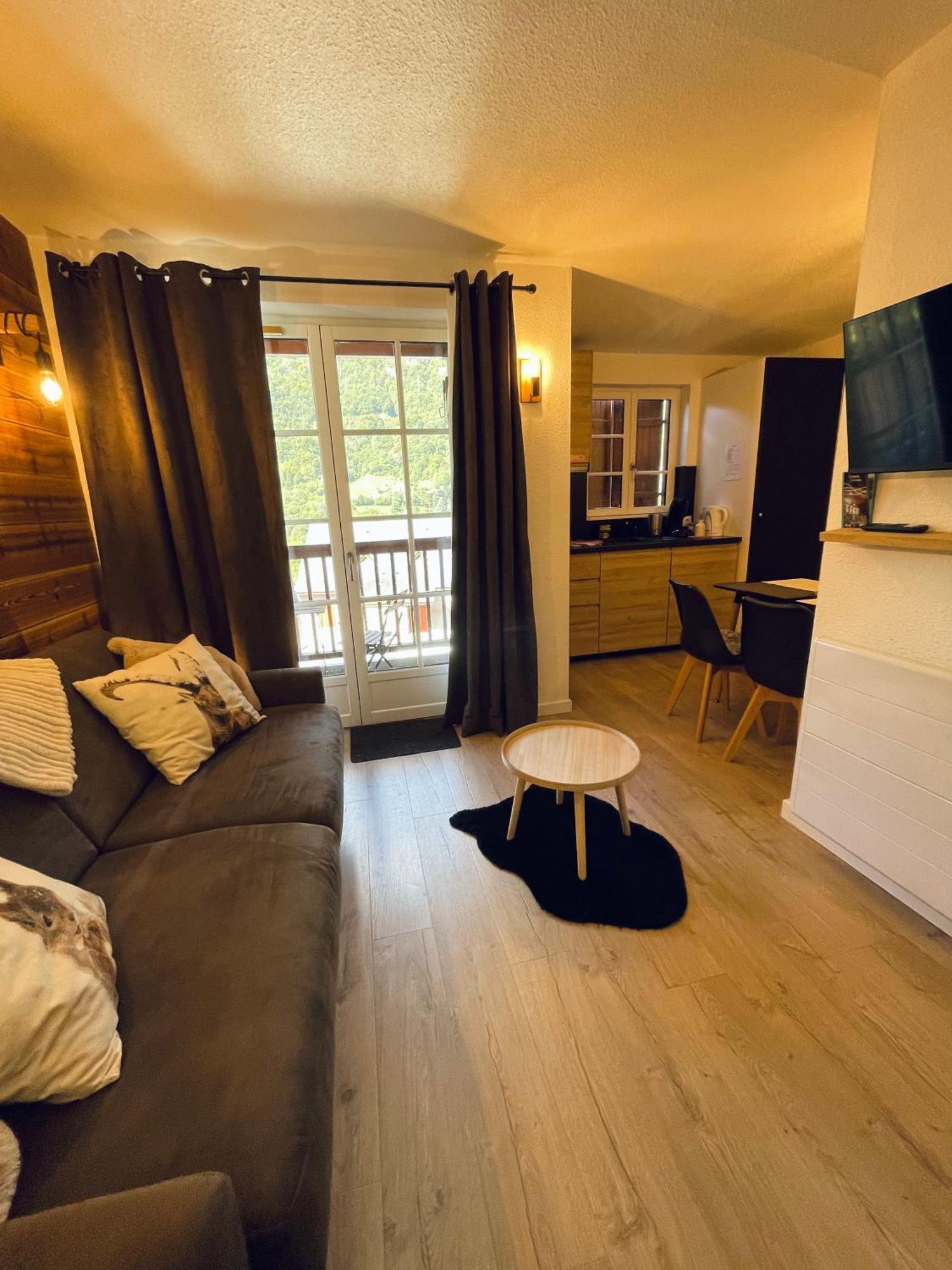 "La Cle Doree" Appartement Balcon Ensoleille Vue Montagne Wifi كوتيريه المظهر الخارجي الصورة